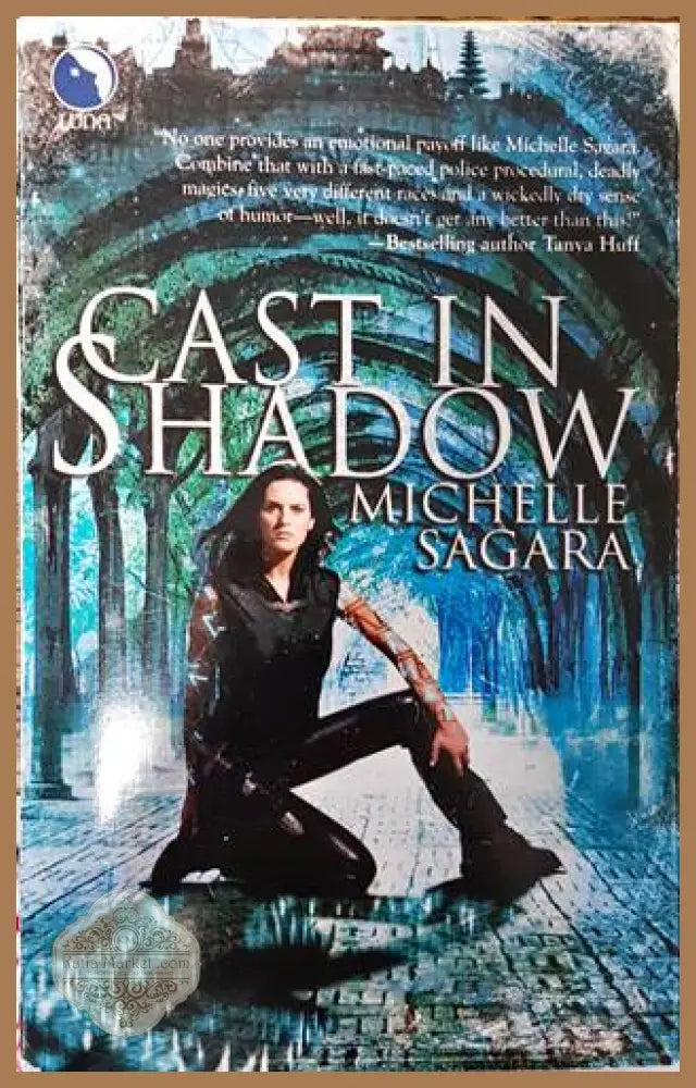 Cast in shadow - Michelle Sagara - Книги