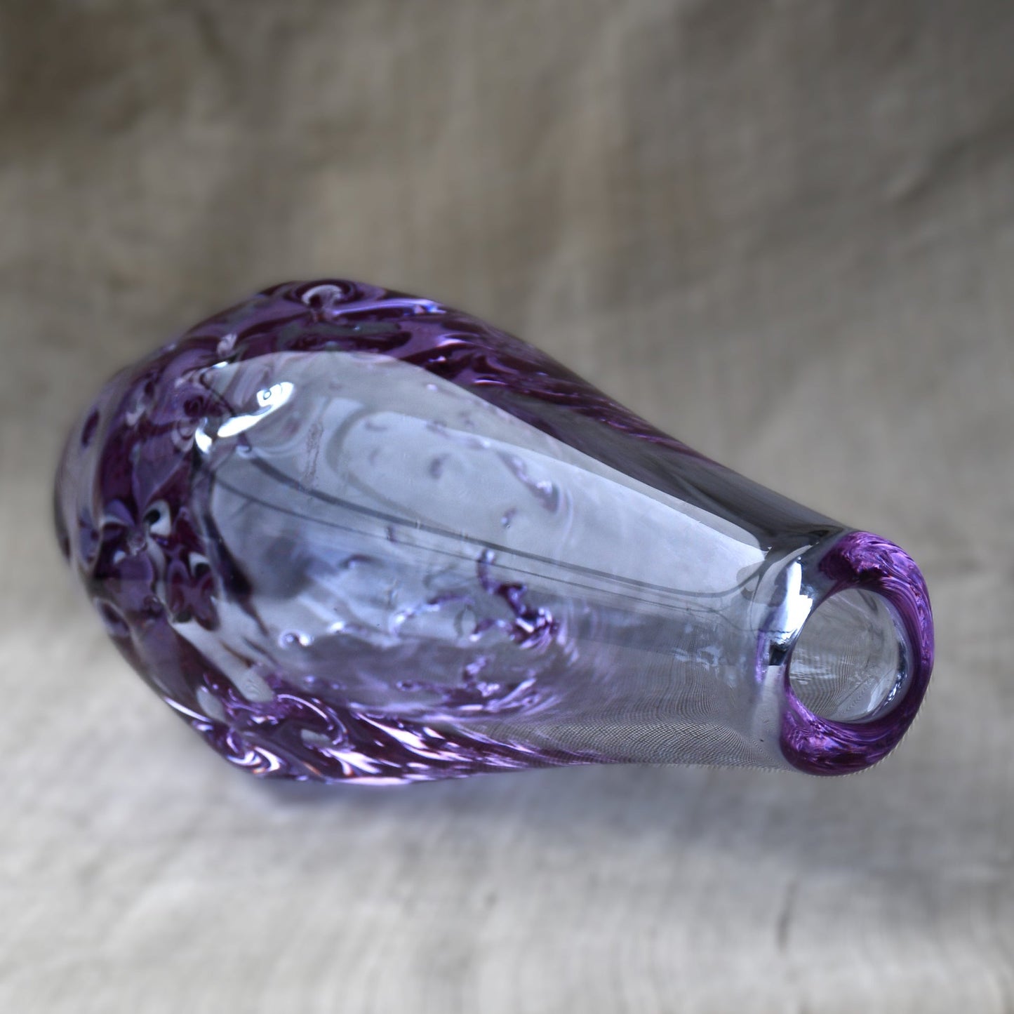 Милослав Клингер - авторска ваза, неодимиево стъкло, Zelezny Brod Glassworks, Чехословакия, 1960-те