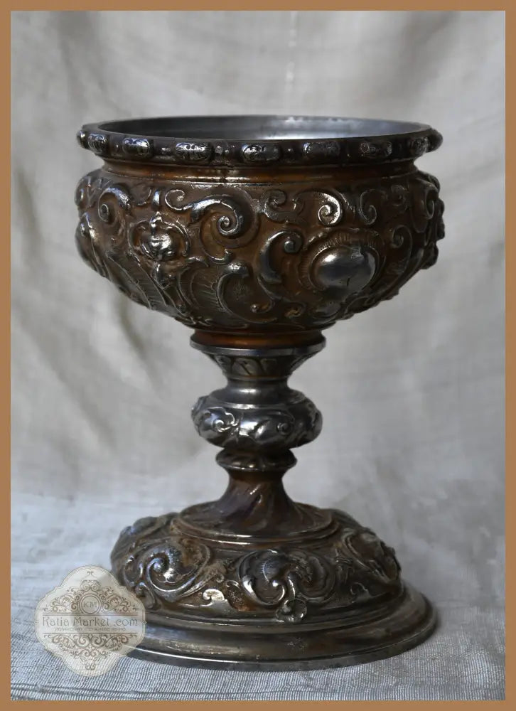 Античен бокал с барокова декорация - antique