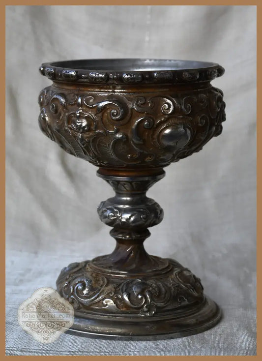 Античен бокал с барокова декорация - antique