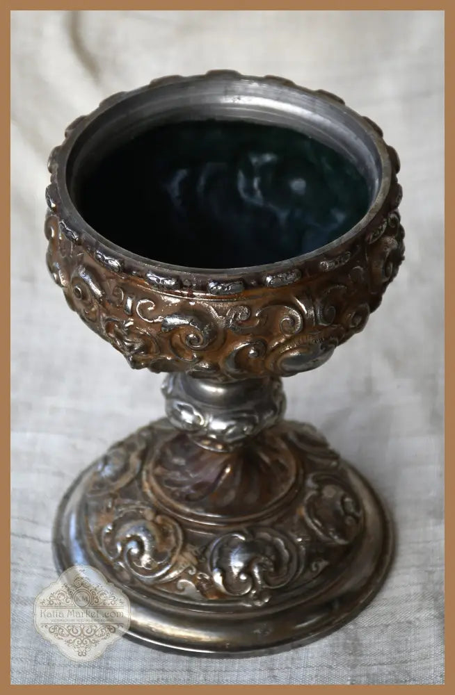 Античен бокал с барокова декорация - antique