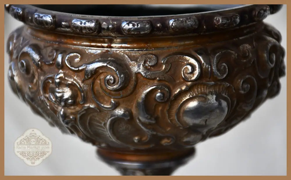 Античен бокал с барокова декорация - antique