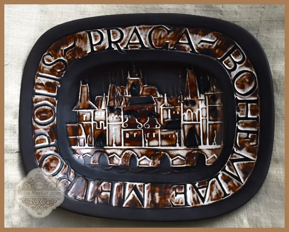 Keramia Znaim - декоративна керамична плакета ’PRAGA BOHEMIA’ Лизбет Бартошова Чехословакия 1960-те - Керамична плакета