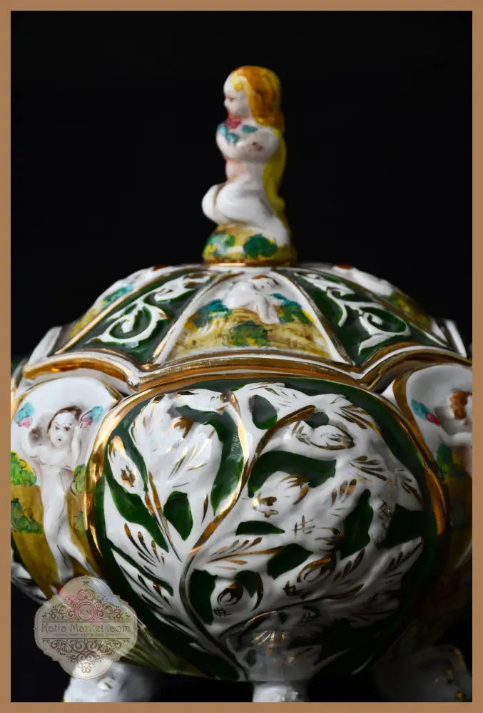Купа с капак на Каподимонте - antique