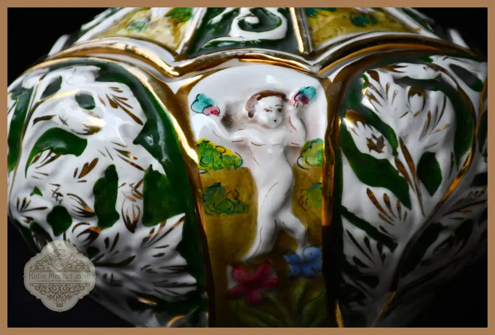 Купа с капак на Каподимонте - antique