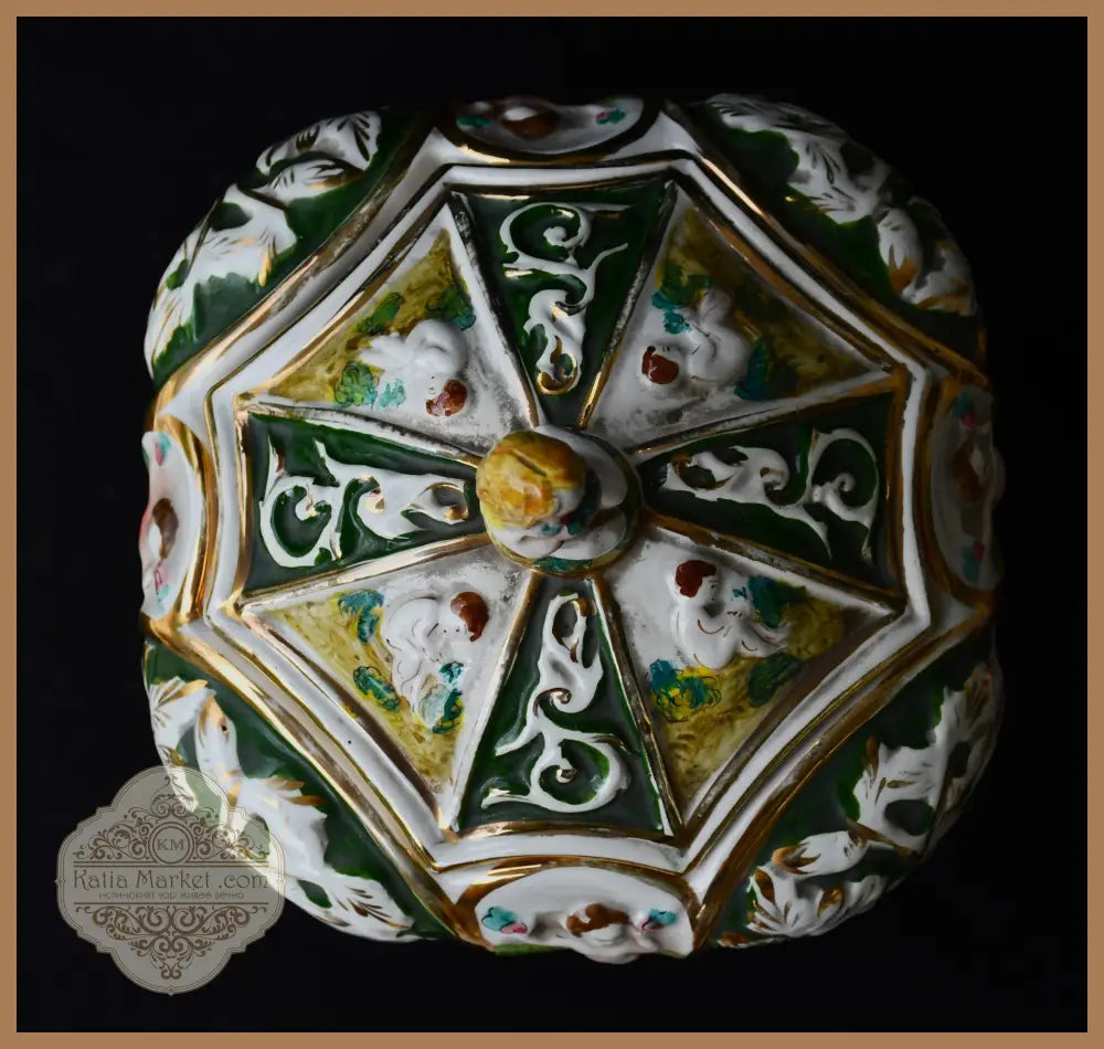 Купа с капак на Каподимонте - antique