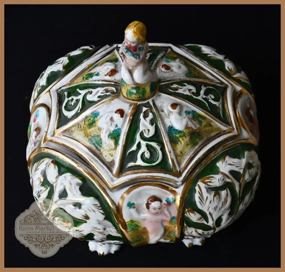 Купа с капак на Каподимонте - antique