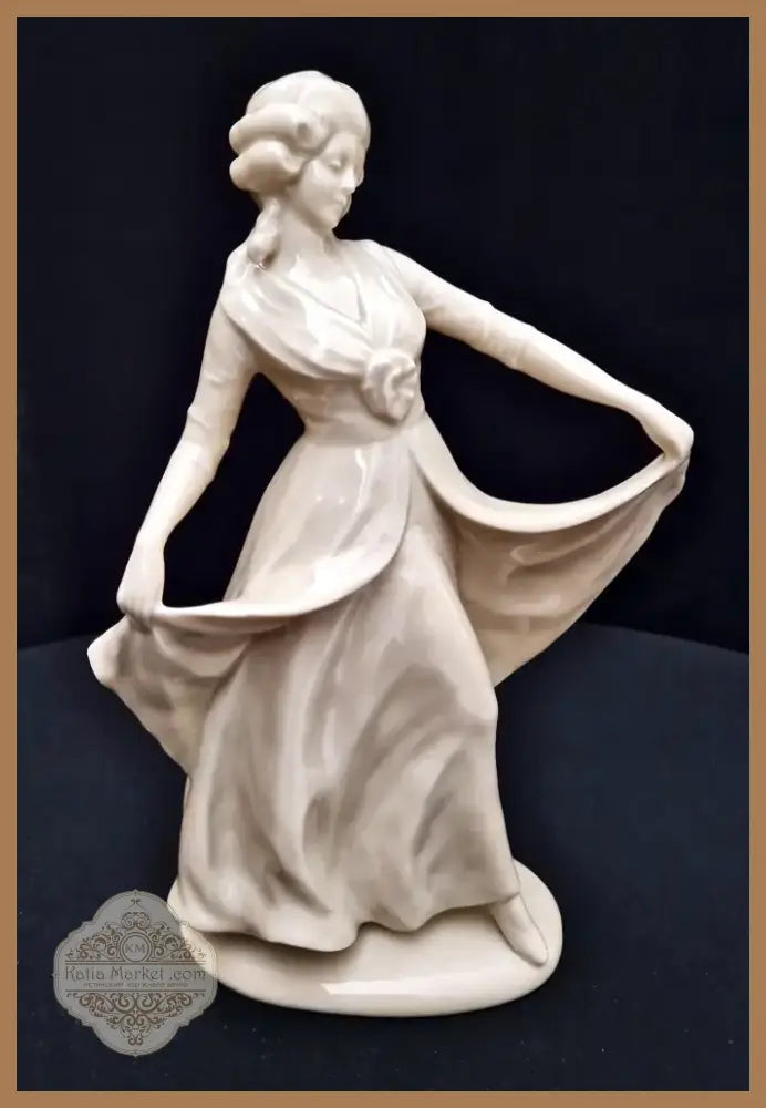 Порцеланова статуетка (64)