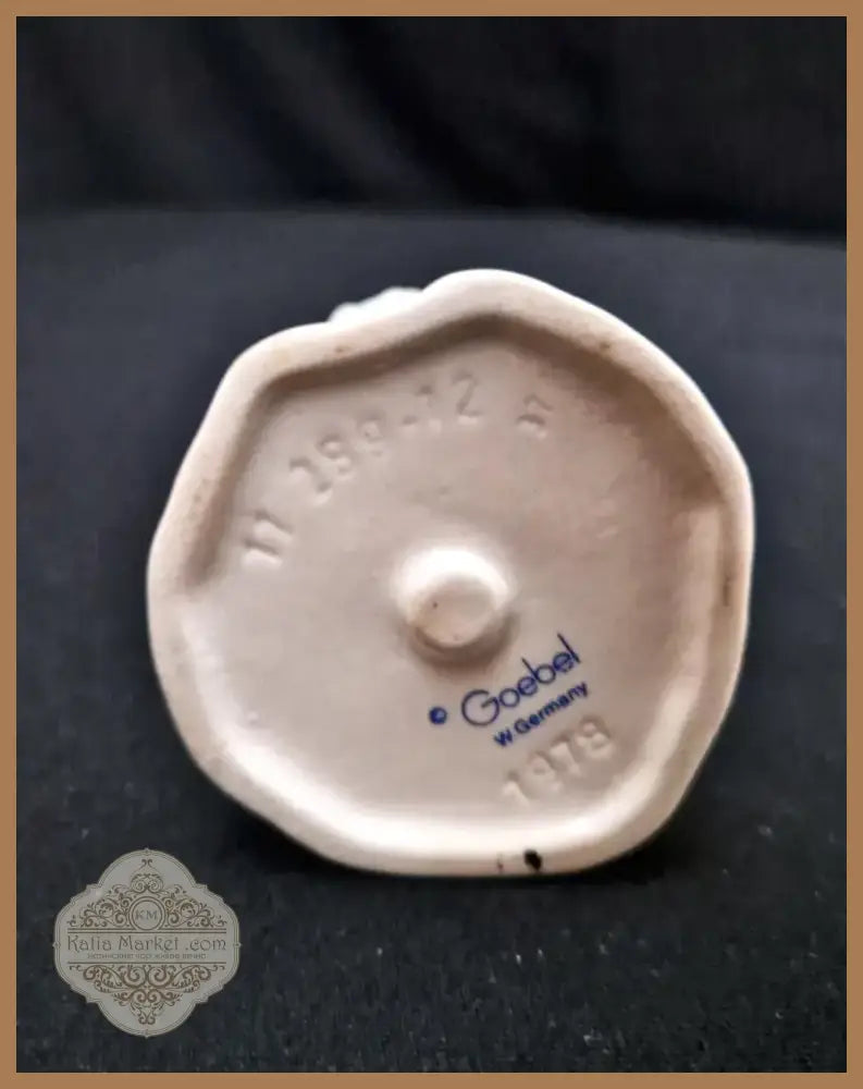 Порцеланова статуетка (69)