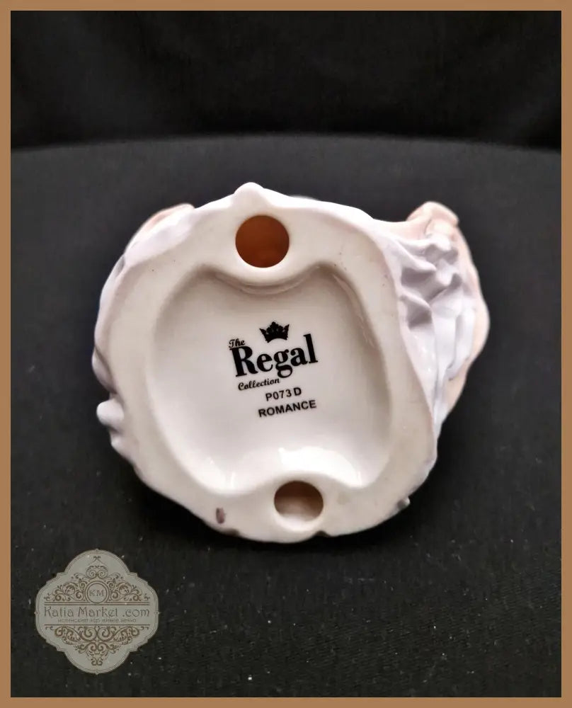 Порцеланова статуетка Regal - лимитирана колекция - antique