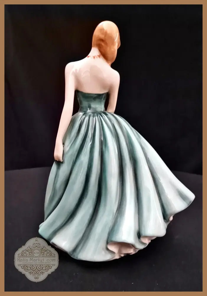 Порцеланова статуетка Royal Doulton - Sarah - antique