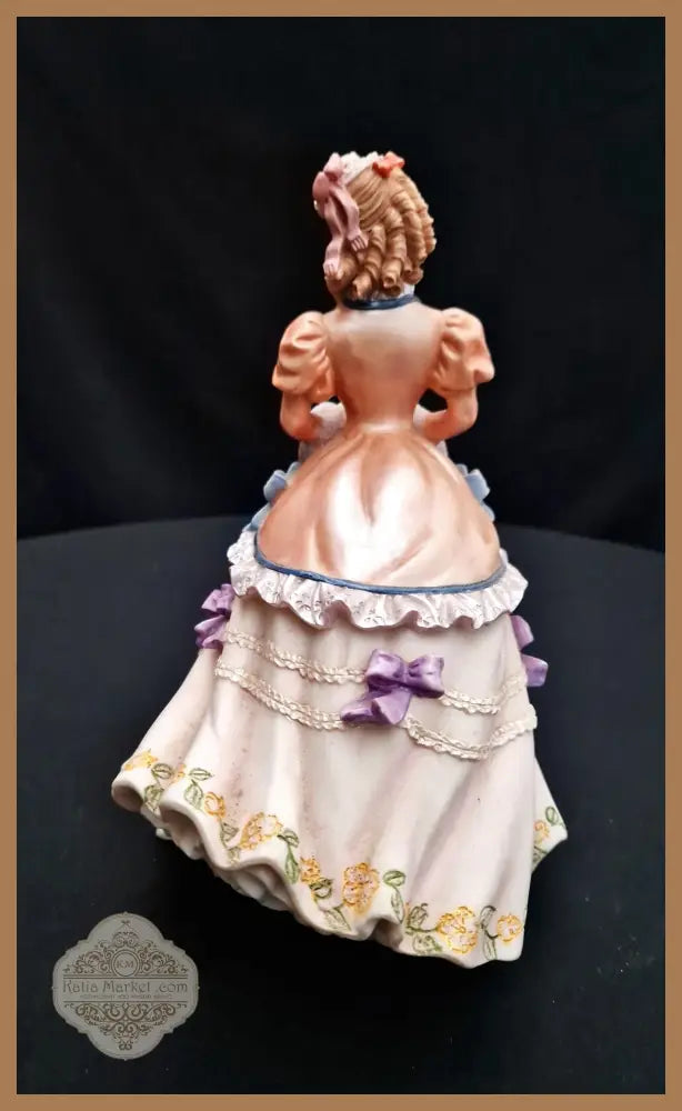 Порцеланова статуетка The Leonardo Collection - Victorian Skater - antique