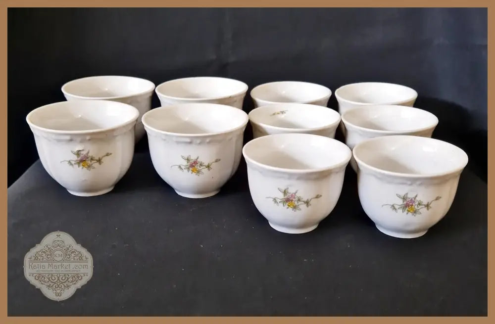 Порцеланови чашки в два размера с Мащерка на брой - antique