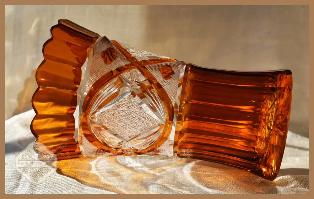 Рядка масонска ваза от двуслоен рязан кристал Бохемия 1930-те - Стъклена ваза