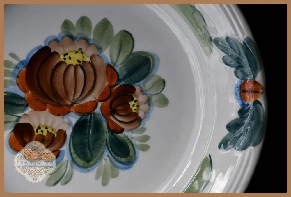 Съветска чиния - майолика ръчно рисувана - antique